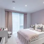 Luxury 2 Bed Apartment, Chelsea.