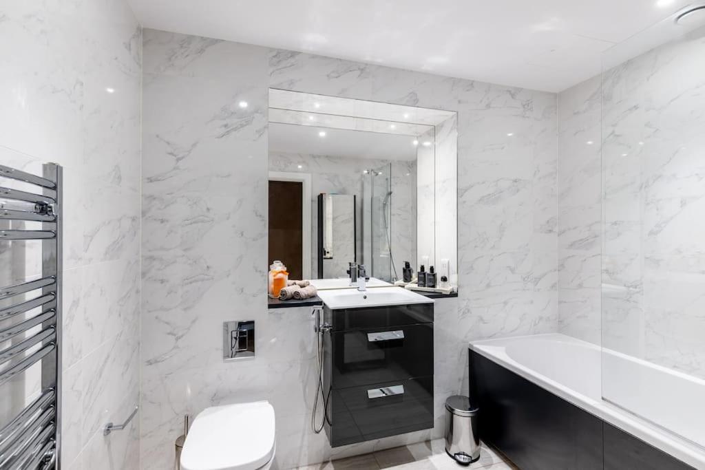 Luxury 2 Bed Apartment, Chelsea.