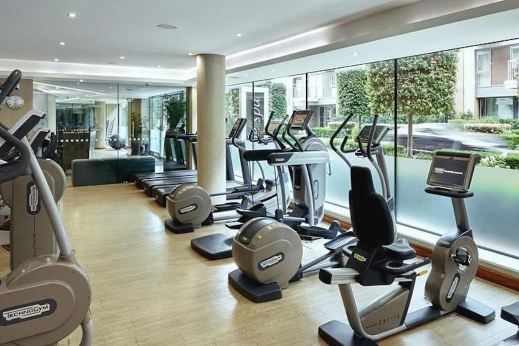 Luxury 2 Bed Apartment, Chelsea. *
